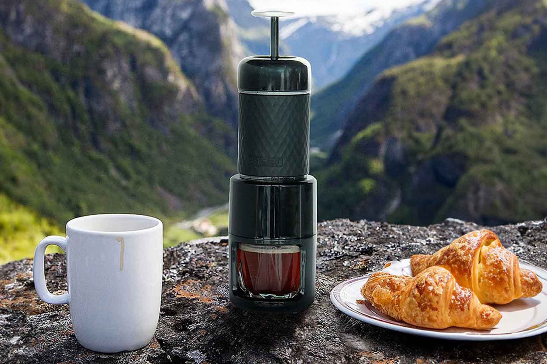 Using the versatile and portable Staresso espresso coffee maker while outdoors